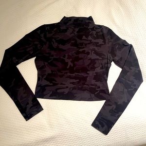 Lululemon Crop Long Sleeve Crop Top Size 8